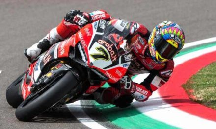 Chaz Davies y Ducati se llevan las dos mangas en la fecha de Superbike en el circuito de Imola, Italia.