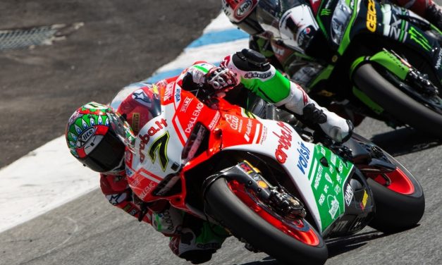 Jonathan Rea y Chaz Davies reparten triunfo en Laguna Seca