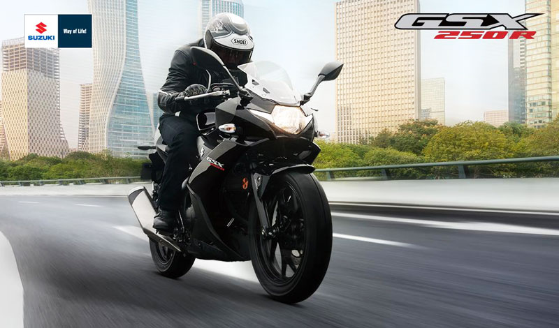 ¡Con el poderoso motor 250 cc, de la GSX-250R, conquistarás cualquier camino!