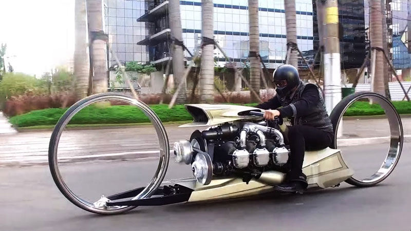 ¡Sorpréndete! Una moto con grandes ruedas y motor de avión, es lo de hoy