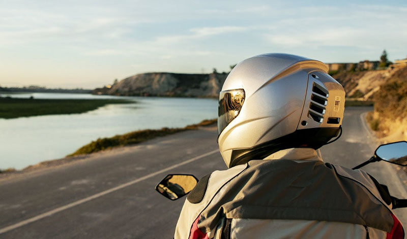 Llénate de adrenalina y frescura al rodar con el nuevo casco con aire acondicionado