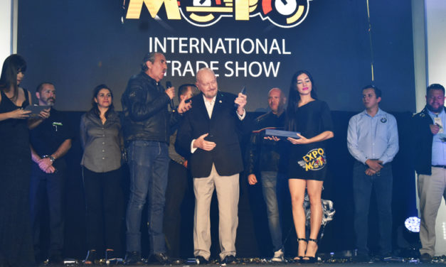 Importantes personalidades del medio del motociclismo fueron galardonadas en el mejor escenario