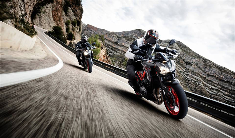Cuando el hombre y la máquina se vuelven uno mismo: KAWASAKI Super Naked Z900