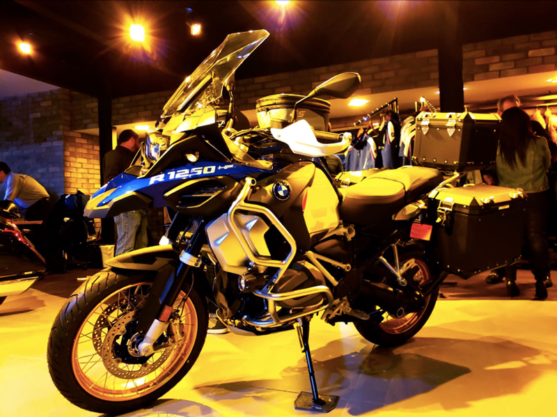 Exitosa inauguración del Garaje BMW Motorrad en CEVER San Antonio | | Motociclo