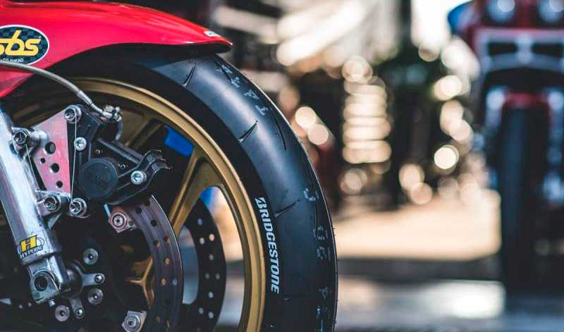 Elige los neumáticos adecuados para tu moto, conoce la nueva gama de Brigestone