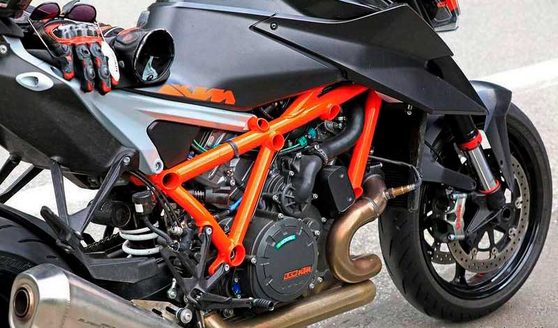 KTM vuelve a mostrar detalles de su nueva 1290 Super Duke R 2020 y la emoción por su llegada aumenta