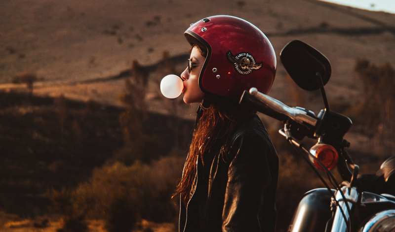 Casco Vs Cabellera: consejos para las chicas motociclistas