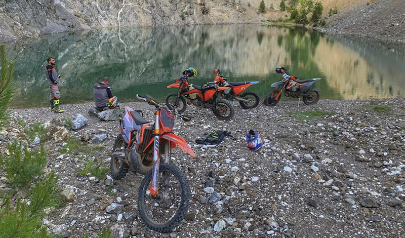 Disfruta de tu motocicleta y vive las aventuras más extremas realizando Enduro por Jalisco.