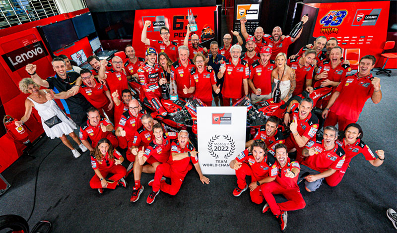 El Ducati Lenovo Team gana el título de equipos de MotoGP, gracias a una extraordinaria victoria de Pecco Bagnaia por delante de Enea Bastianini