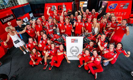 El Ducati Lenovo Team gana el título de equipos de MotoGP, gracias a una extraordinaria victoria de Pecco Bagnaia por delante de Enea Bastianini