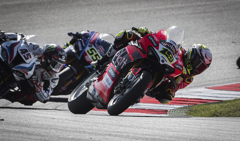 Álvaro Bautista se lleva el triunfo en Portugal