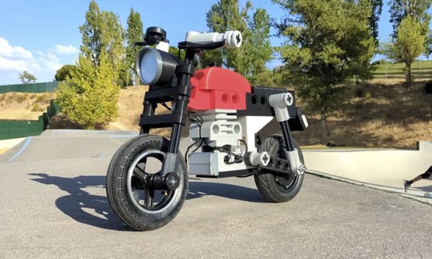 Una moto lego en tamaño real que alcanza los 60 km/h