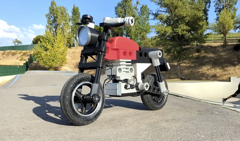 Una moto lego en tamaño real que alcanza los 60 km/h