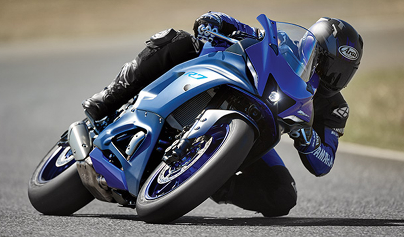 Inicia año nuevo de la mejor manera, estrenando una Yamaha R7