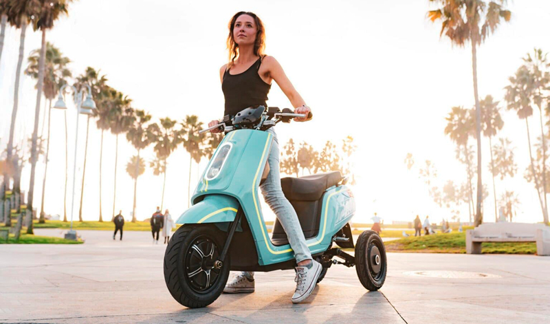 XOTO, el primer scooter eléctrico de tres ruedas con sistema de auto estabilización