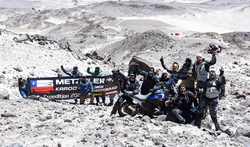 BMW Motorrad y Metzeler escalan el volcán activo más alto del mundo