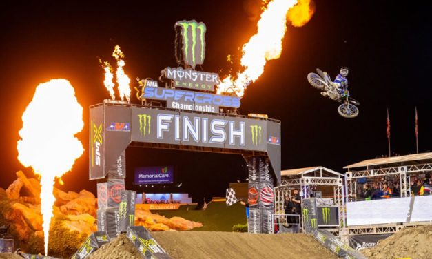 Cooper Webb de YAMAHA gana el AMA Supercross Anaheim