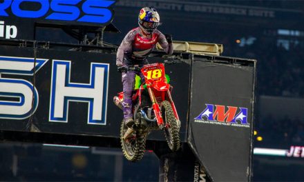 Jett Lawrence arrasó en la décima ronda del Supercross de Indianápolis 2024