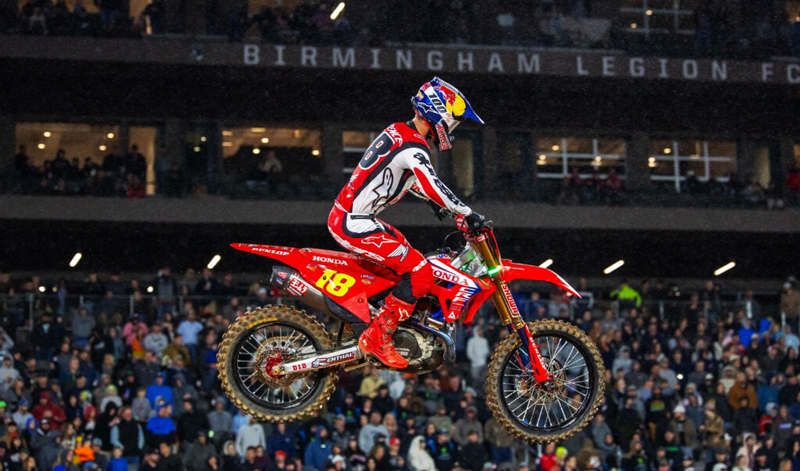 Jett Lawrence, una espectacular victoria en el Supercross de Birmingham