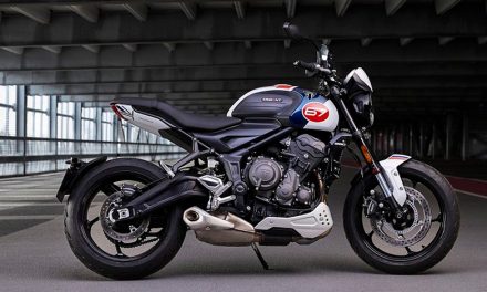 Triumph presenta la Triple Slippery Sam: Un tributo al Tourist Trophy