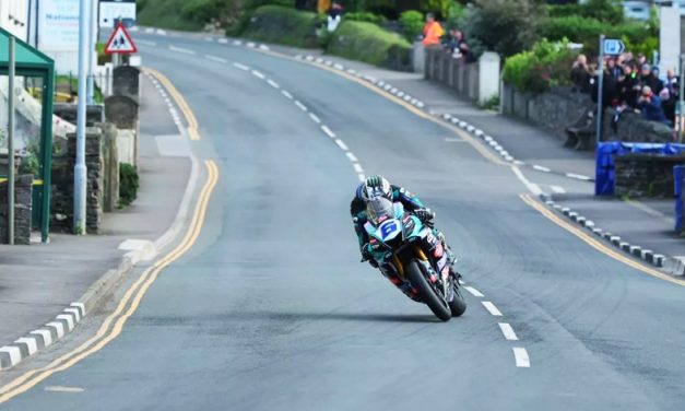 Michael Dunlop consigue su victoria número 26 igualando récord histórico