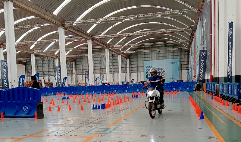 Motociclista, asegura tu movilidad con una licencia de conducir vigente