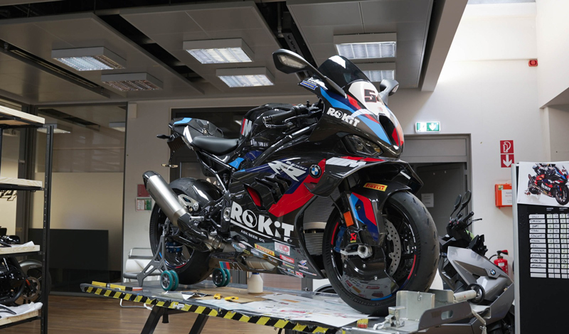 BMW Motorrad lanza la exclusiva BMW M RR WSBK CHAMPIONS EDITION 2024