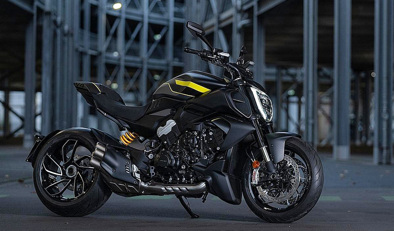 Potencia y estilo en su forma más radical con la Ducati Diavel V4 Black Roadster 2025