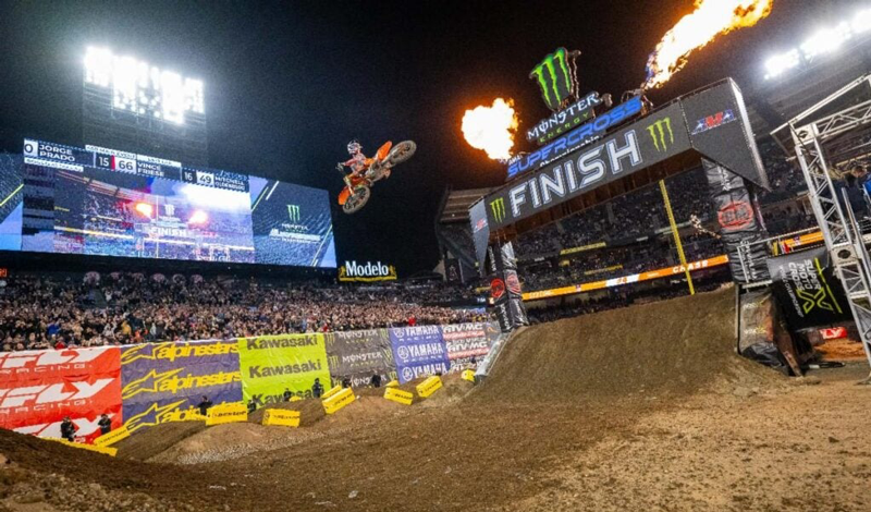 Chase Sexton domina la apertura del Supercross en Anaheim