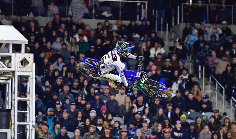 Eli Tomac con Yamaha se corona ganador del AMA Supercross en San Diego