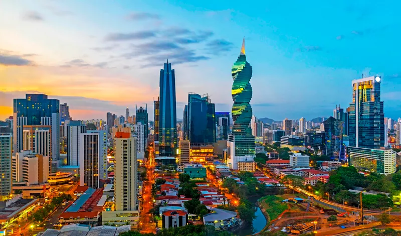 Explora las vibrantes rutas ocultas de Panamá