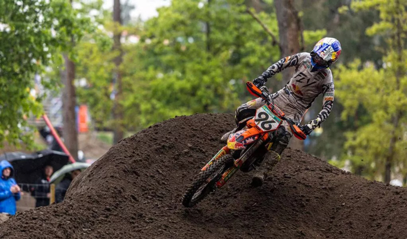 Victoria de Romain Febvre y podio para Rubén Fernández en el MXGP de Lugo, España