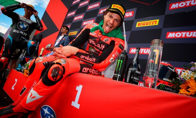 El campeonato al rojo vivo: Razgatlioglu y Bulega se destacan en Most