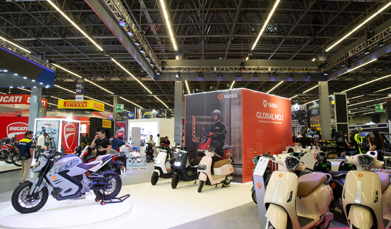YADEA deslumbra en Expo Moto GDL con su innovador GFX6 y un stand lleno de estilo