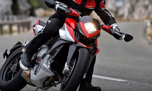 El arte de saber detenerse, conoce las claves y técnicas del frenado en motocicleta