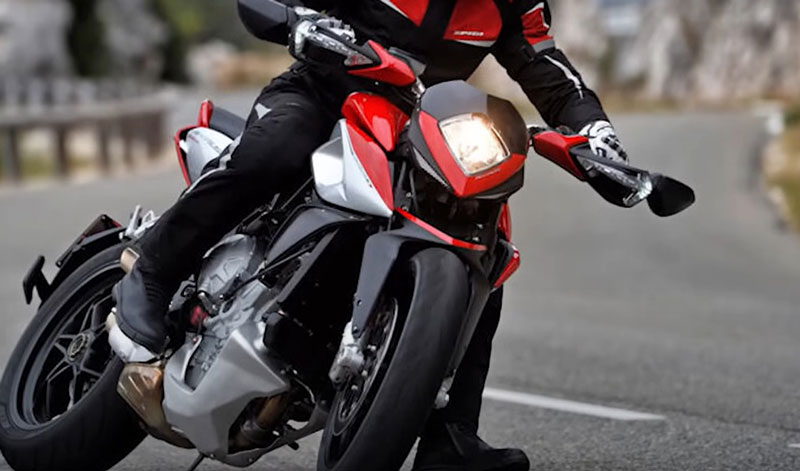 El arte de saber detenerse, conoce las claves y técnicas del frenado en motocicleta