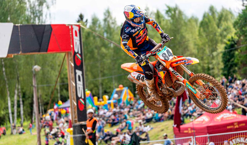 Herlings y Coenen brillan en el circuito de Kegums, en el MXGP de Letonia