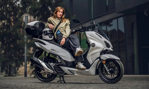 QJ Motor MTX 125, el scooter híbrido que tiene más tecnología que muchos autos