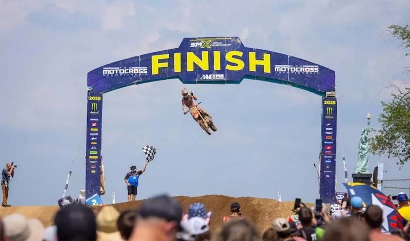 Jett Lawrence y Jo Shimoda brillan en el AMA Motocross; Jorge Prado lidera las vueltas y sigue creciendo
