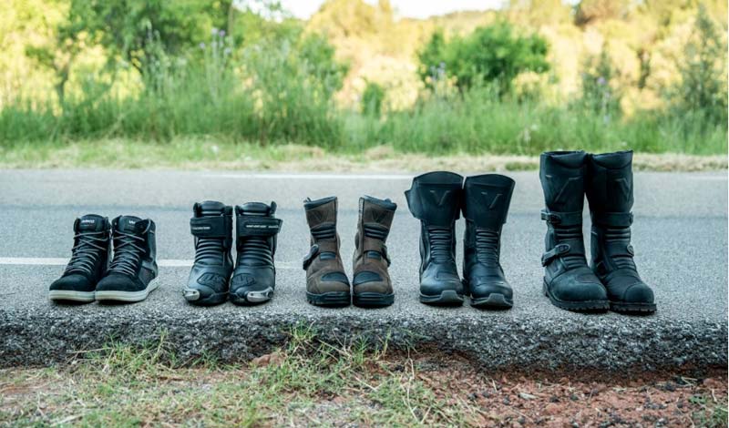 La importancia del calzado especializado en el motociclismo: Confort, control y protección