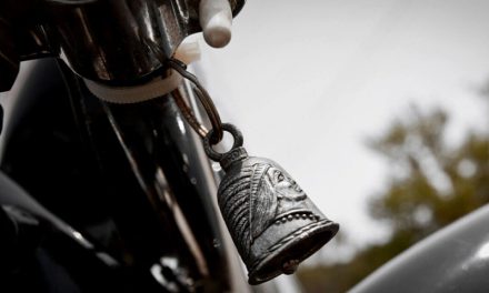 La curiosa tradición de las campanas en el mundo motociclista
