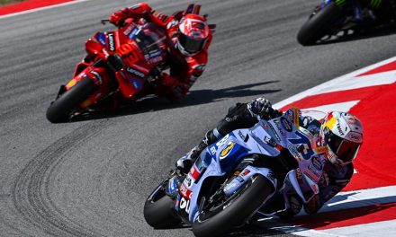 Alex Márquez ha logrado la victoria a los mandos de la Desmosedici GP del Gresini Racing Team, completando un doblete para Ducati