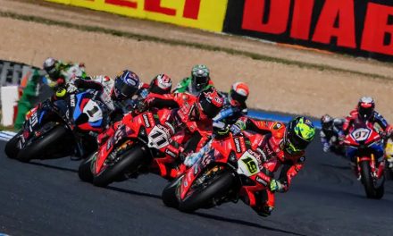 Choque de Titanes en Estoril: Razgatlioglu y Bulega encendieron el asfalto.